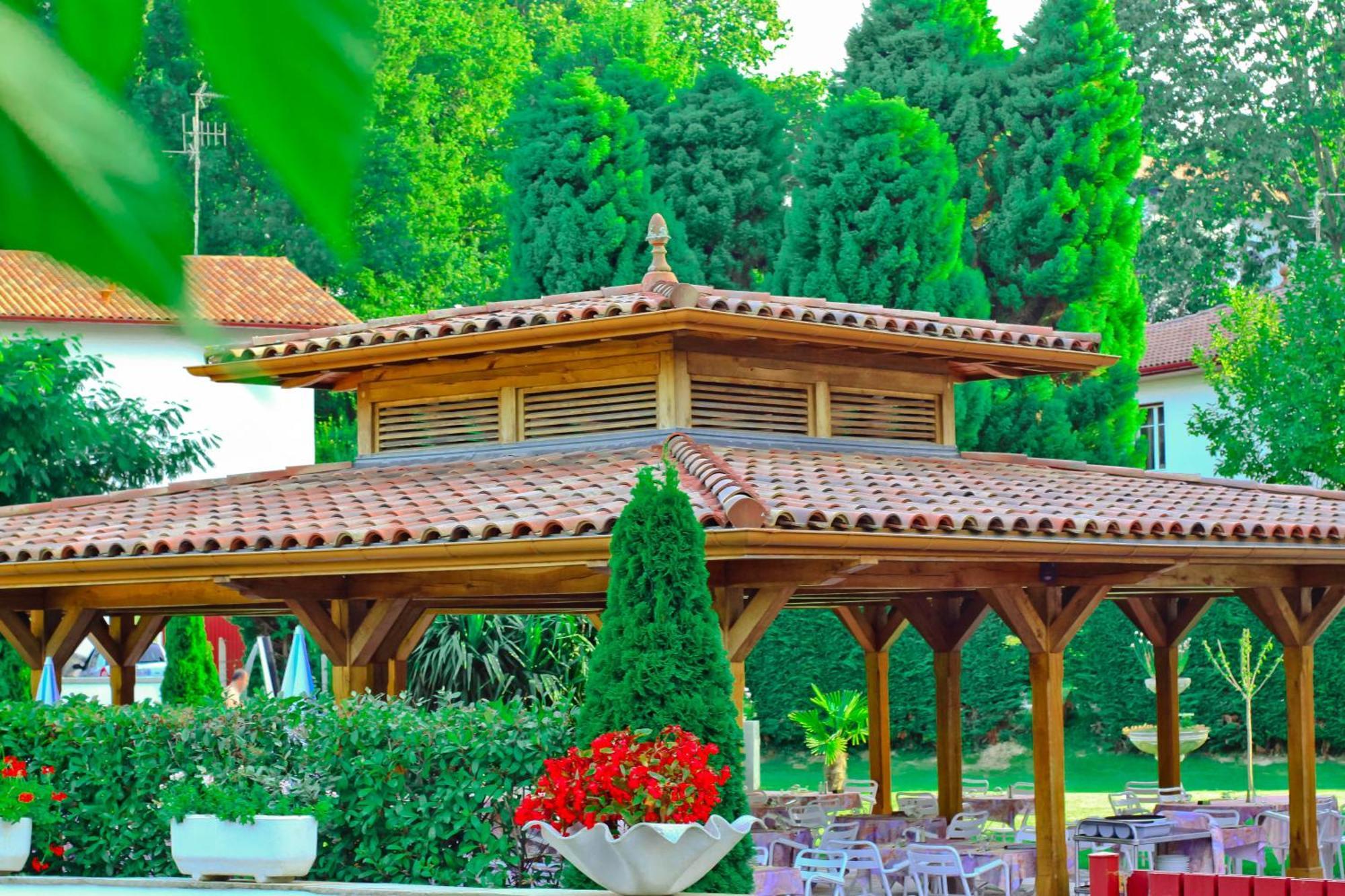 Hotel Restaurant Txistulari Itxassou Exterior foto